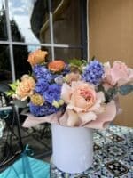 Квіткова коробка з гортензією та гіацинтом