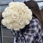 Монобукет з білих троянд