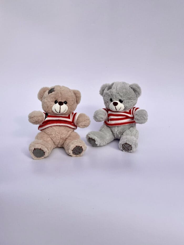 Ведмедик у смугастому светрі